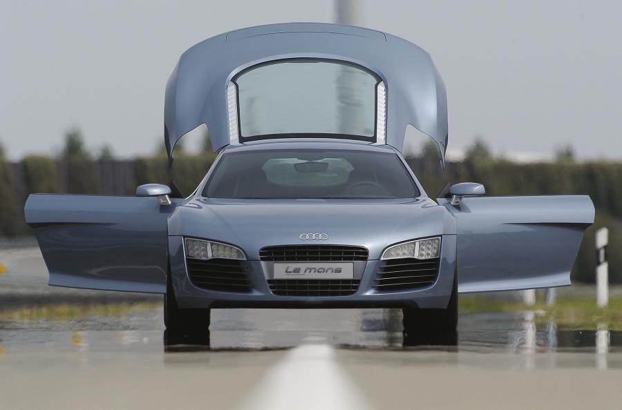  Audi R8 Le Mans Quattro Concept 2003 года  (фото 21 из 42)